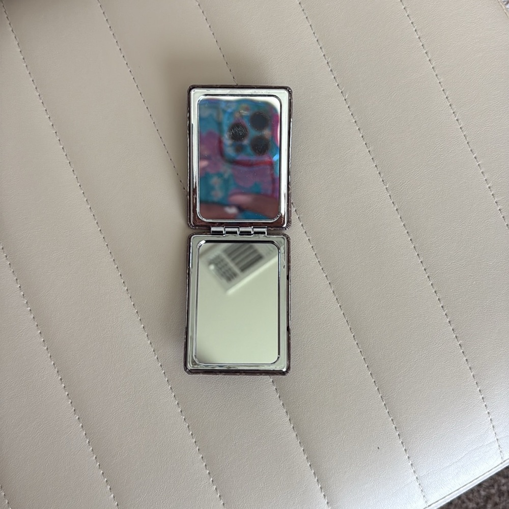 Compact mirror - Picture 2 of 2